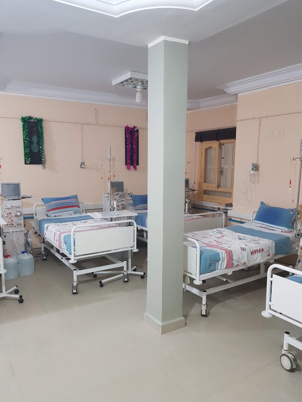 Salle de traitement — postes dialyse